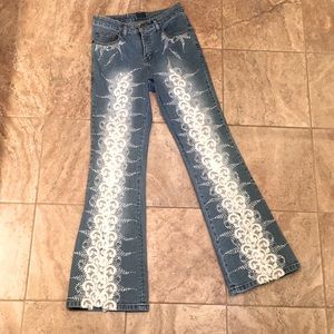 Gorgeous Sassy Thai JEANS with Embroidery white Floral Lace, size 2